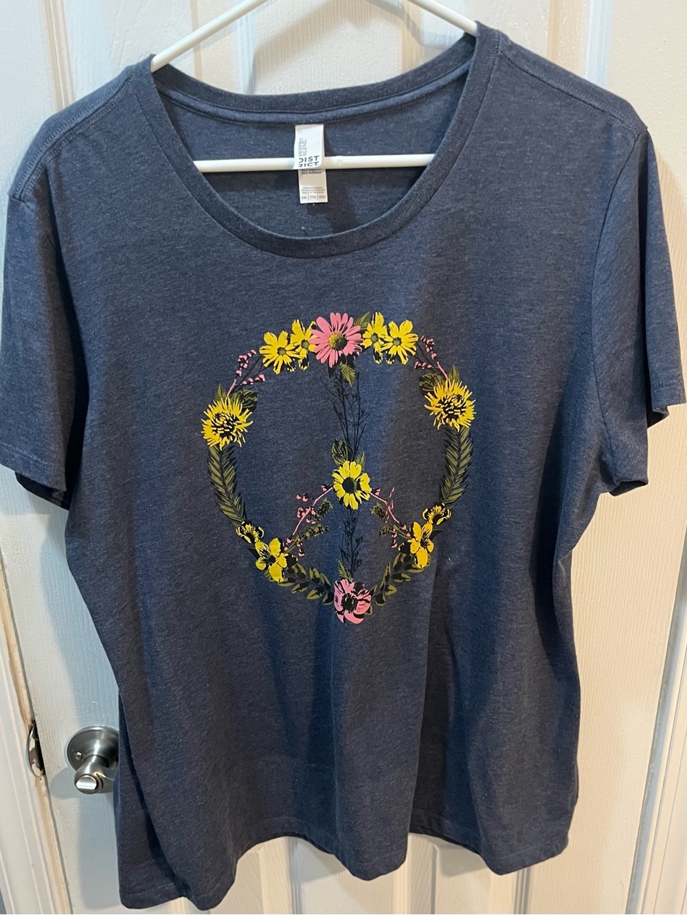 District Gray Tee with Pink & Yellow Floral Peace Sign Graphic Size XXL.